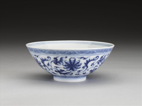 青花番蓮紋碗