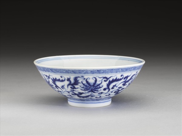 青花番蓮紋碗