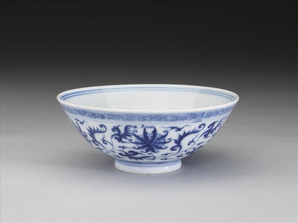 青花番蓮紋碗