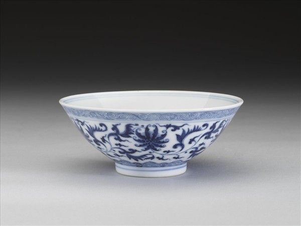 青花番蓮紋碗