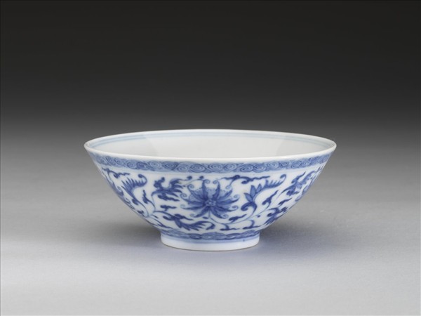 青花番蓮紋碗