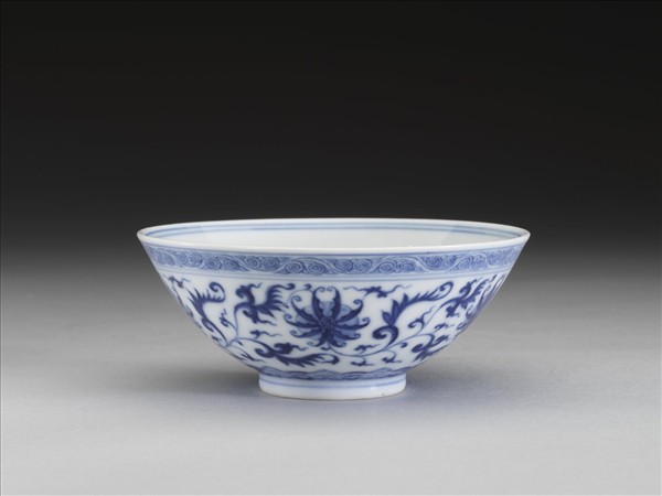 青花番蓮紋碗