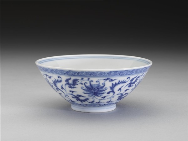 青花番蓮紋碗