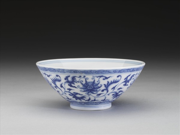青花番蓮紋碗