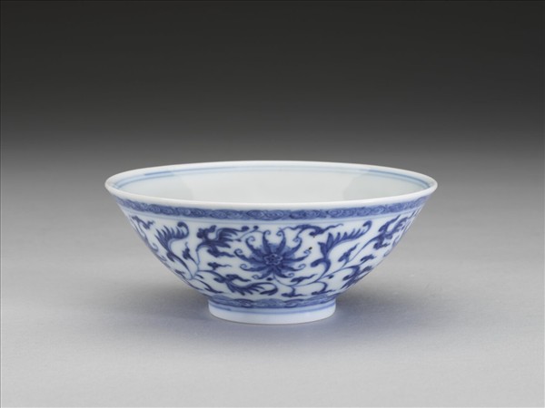 青花番蓮紋碗