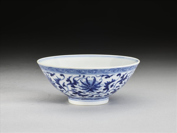 青花番蓮紋碗