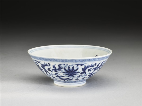 青花番蓮紋碗
