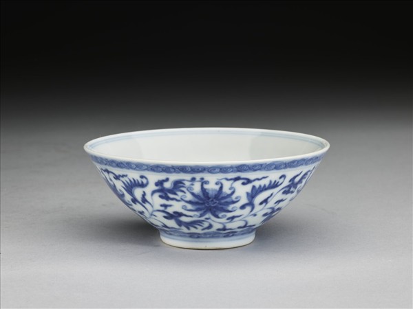 青花番蓮紋碗