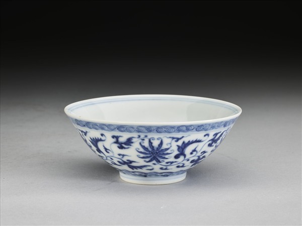 青花番蓮紋碗