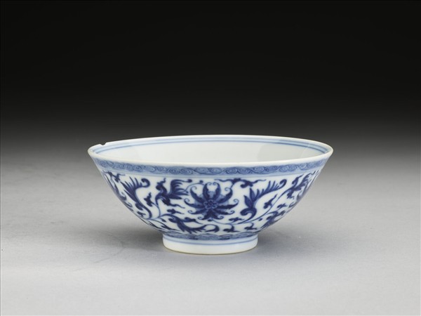 青花番蓮紋碗