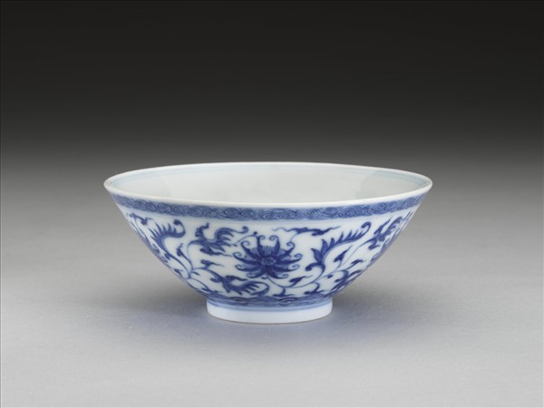 青花番蓮紋碗