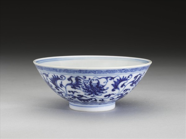青花番蓮紋碗