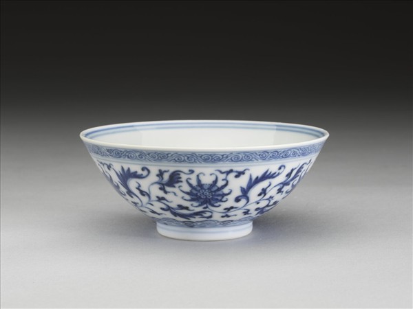 青花番蓮紋碗