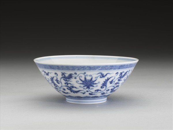 青花番蓮紋碗