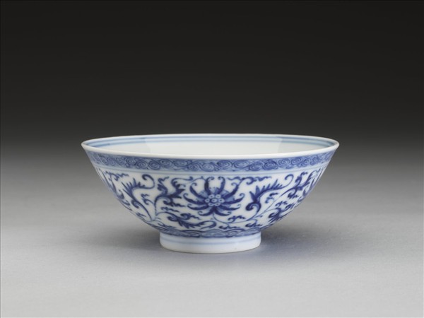青花番蓮紋碗