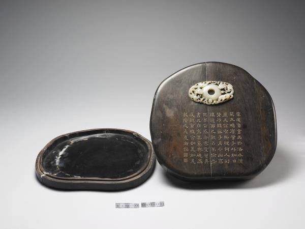 鑲白玉雙龍搶珠紫檀木盒