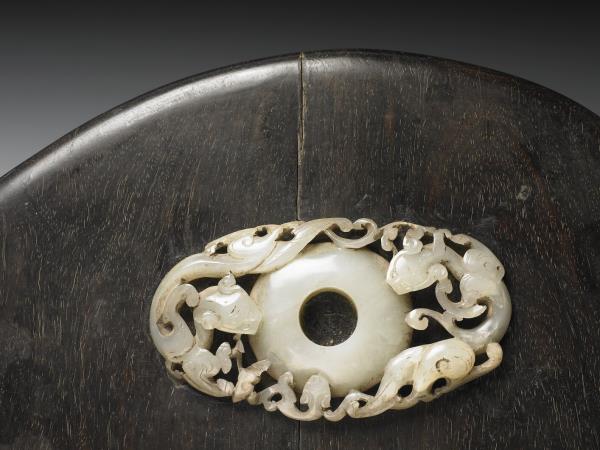 鑲白玉雙龍搶珠紫檀木盒