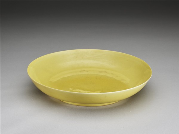 嬌黃釉盤