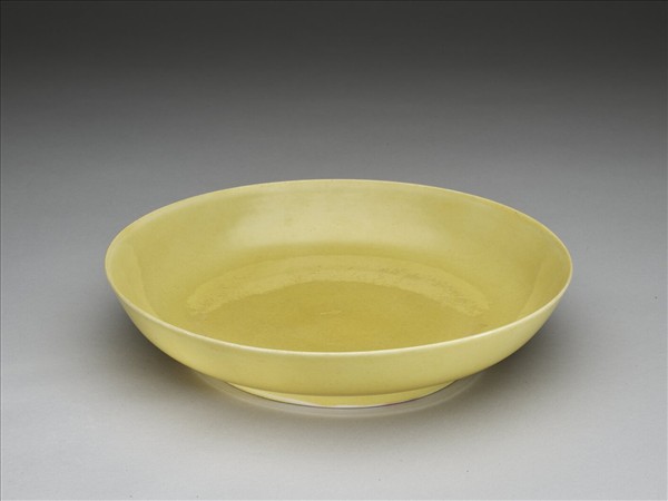 嬌黃釉盤