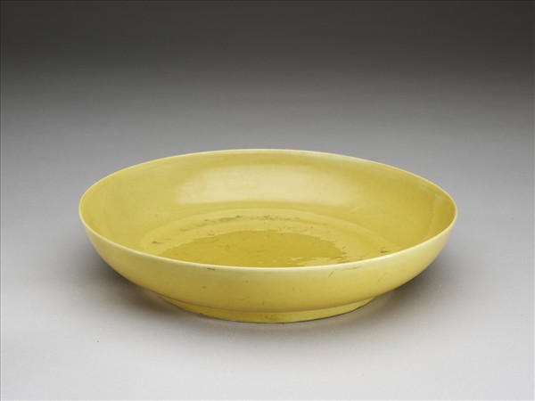 嬌黃釉盤
