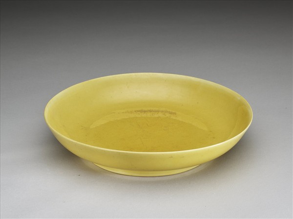 嬌黃釉盤