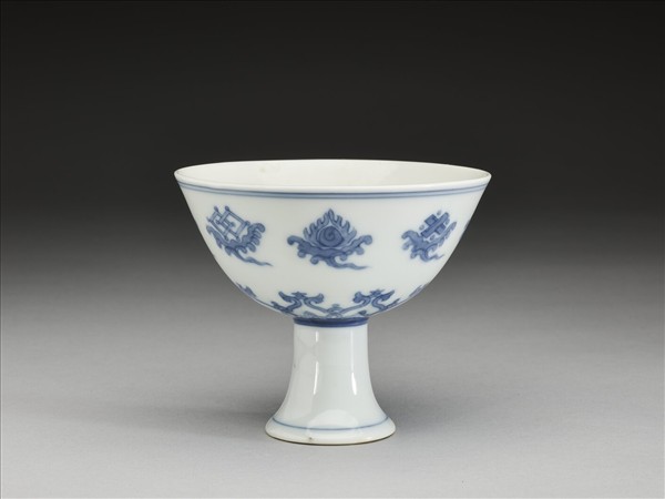 青花番蓮八寶紋高足杯
