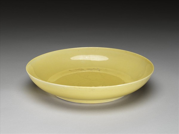嬌黃釉盤