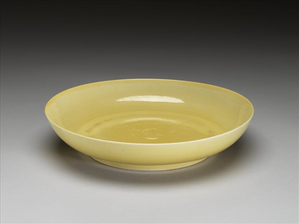 嬌黃釉盤