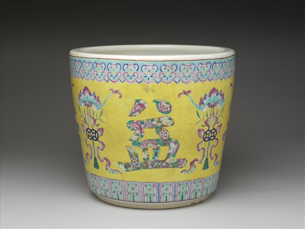 粉彩黃地福壽花盆