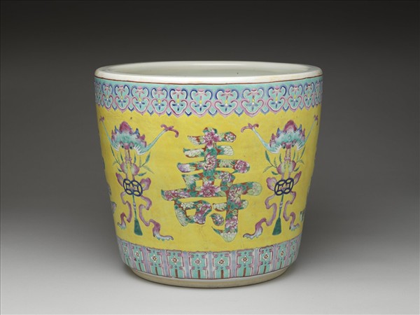 粉彩黃地福壽花盆