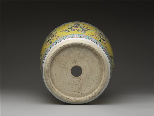 粉彩黃地福壽花盆