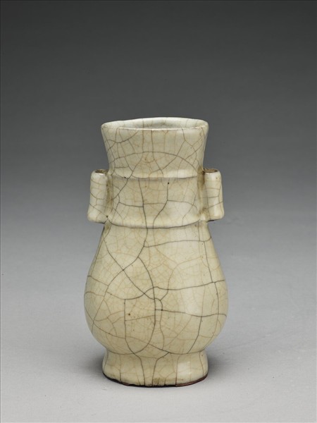 哥窯 月白釉貫耳弦紋壺