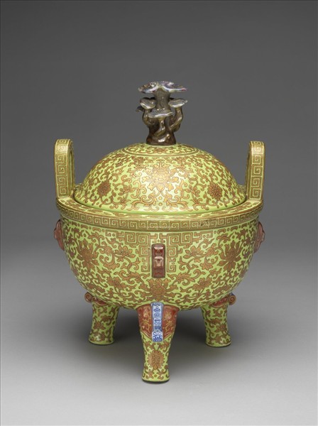 黃地描金番蓮紋鼎式爐