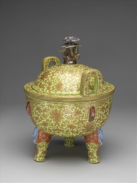 黃地描金番蓮紋鼎式爐