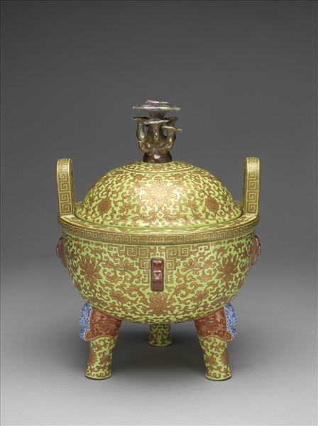 黃地描金番蓮紋鼎式爐