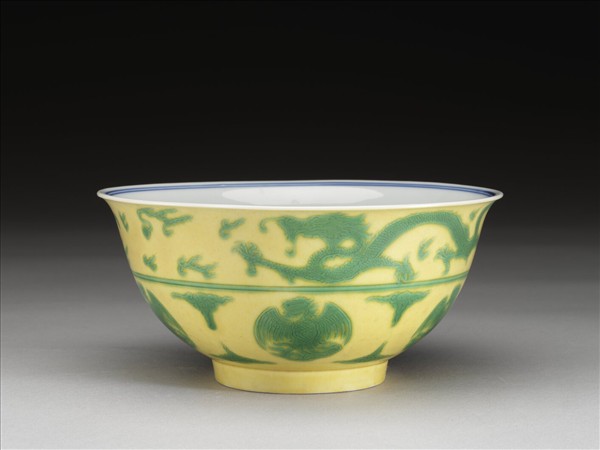 黃釉綠彩龍鳳紋碗