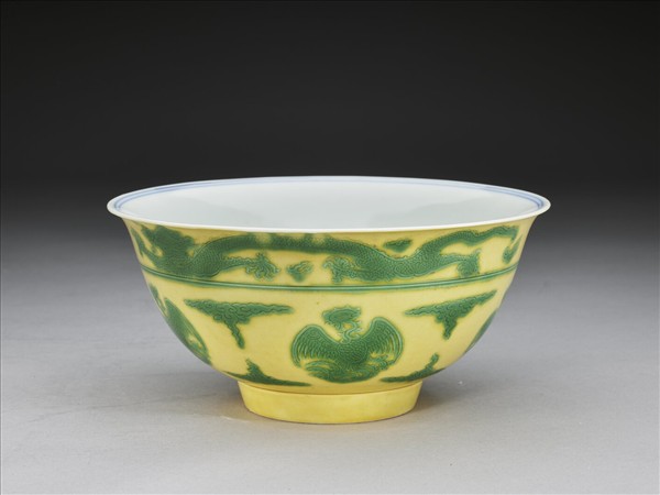 黃釉綠彩龍鳳紋碗