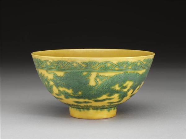 黃釉綠彩龍鳳紋碗