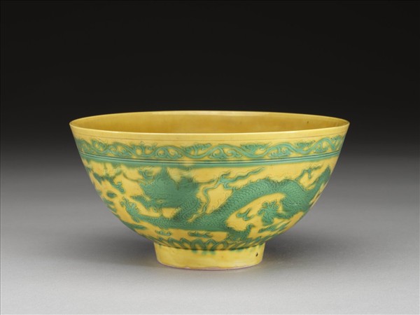 黃釉綠彩龍鳳紋碗