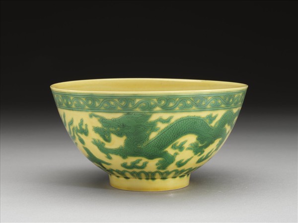 黃釉綠彩龍鳳紋碗
