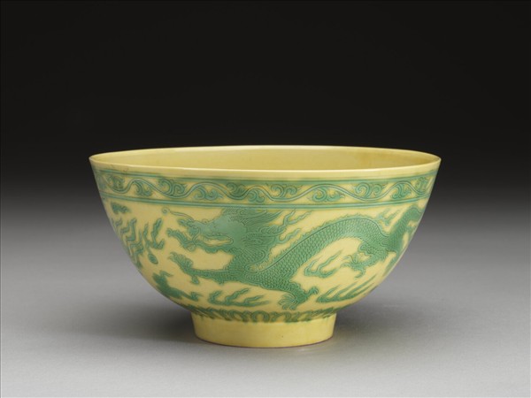 黃釉綠彩龍鳳紋碗