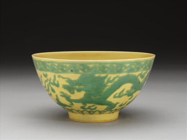 黃釉綠彩龍鳳紋碗