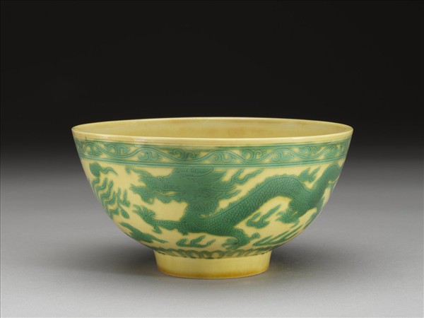 黃釉綠彩龍鳳紋碗