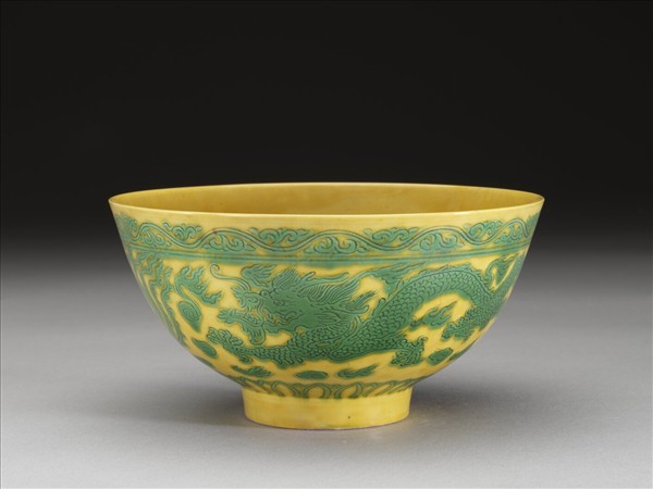 黃釉綠彩龍鳳紋碗