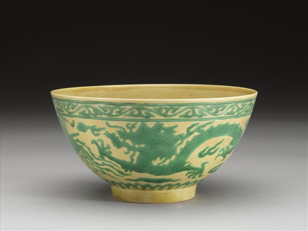 黃釉綠彩龍鳳紋碗