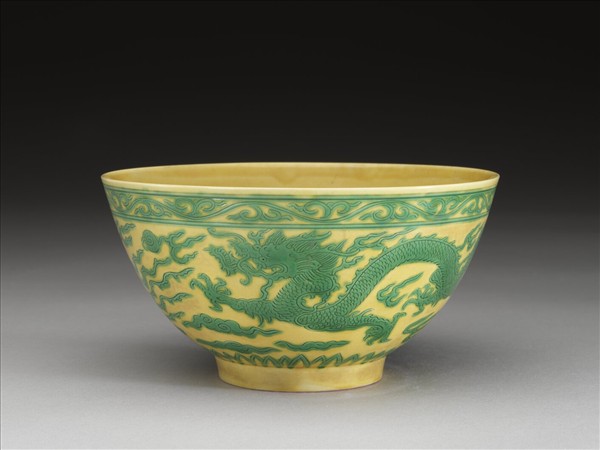 黃釉綠彩龍鳳紋碗