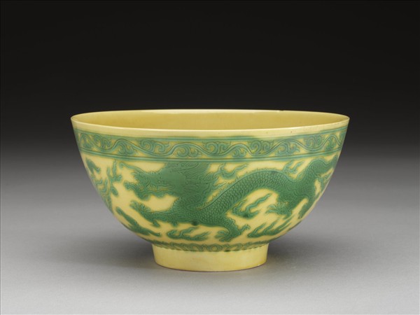 黃釉綠彩龍鳳紋碗