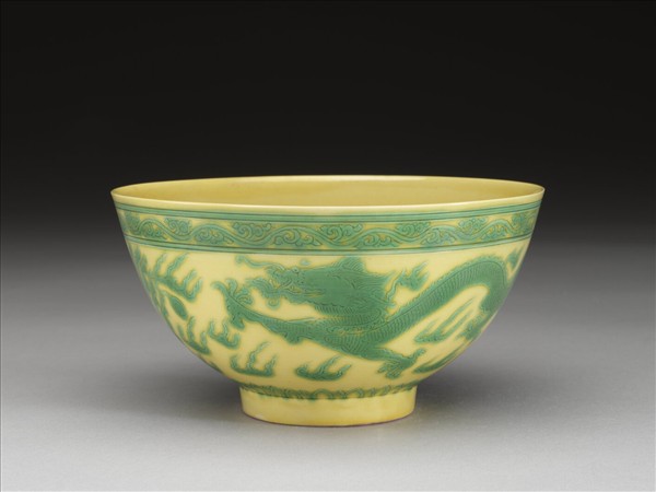 黃釉綠彩龍鳳紋碗