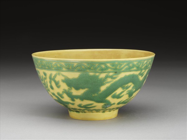 黃釉綠彩龍鳳紋碗
