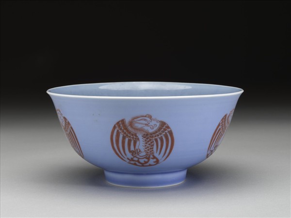 藍釉描紅團鳳紋碗